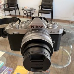 Like New! Nikon Z fc  Camera With 16-50mm F/3.5-6.3 VR Lens. 1068 shutter count.