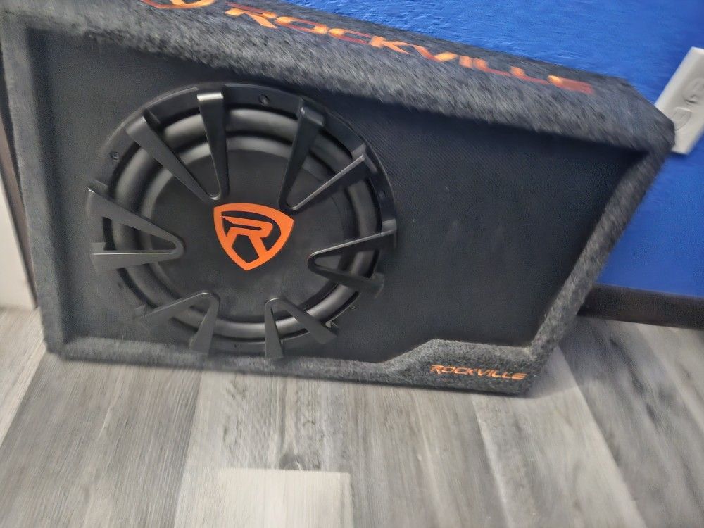 Rockville Amp Installed In It
