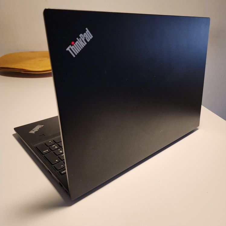 THINKPAD LENOVO E580 laptop 15.6-inch
INTEL CORE I3-7020U 2.30GHZ
4GB RAM - 240GB SSD
Windows 11 pro. Microsoft office installed. Nothing wrong. *