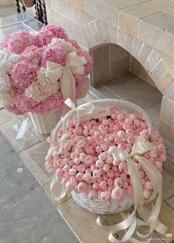 Bouquet flowers baskets