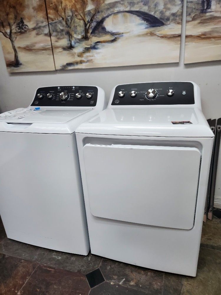 SET GE WASHER AND GAS DRYER BRAND NEW