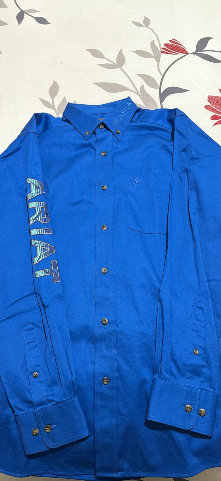 Ariat Button Up Shirts 