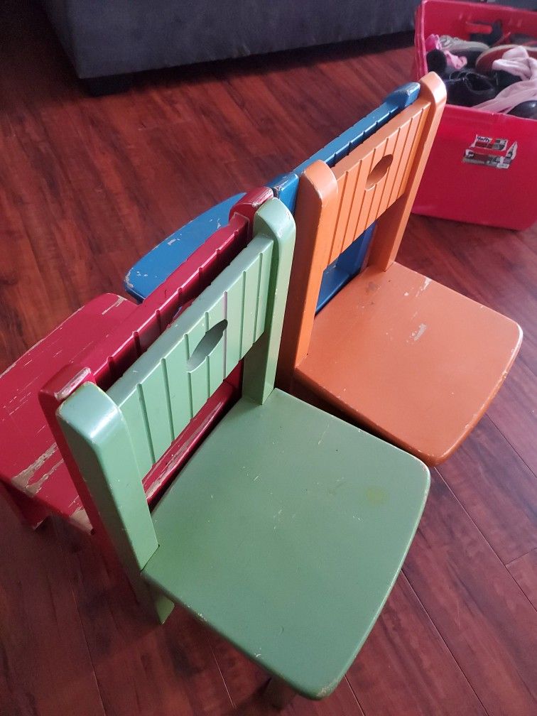 4 Kids chairs