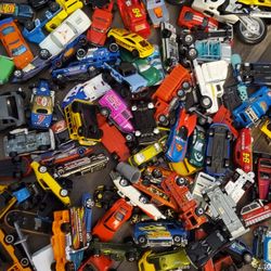Giant Pile Of Toy Cars. Lots Of Old Ones  Best Offer!!!!