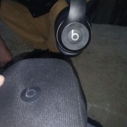 Beats Solo 4 Black/Silver Over Ear Blutooth