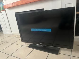 Samsung Flat Screen TV with Stand