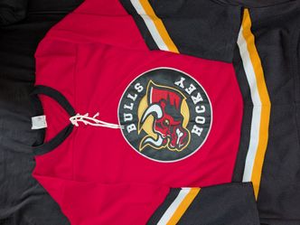 Bulls hockey jersey