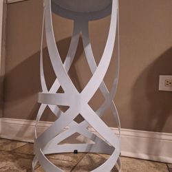 4 White Metal Counter Stools