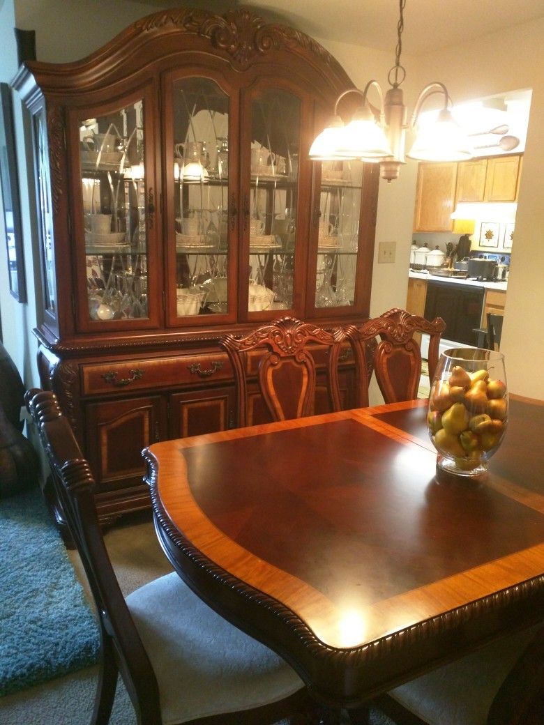 Seville Pedestal Dinning Set Purchase From Havertys In 2011 For Sale In Virginia Beach Va Offerup