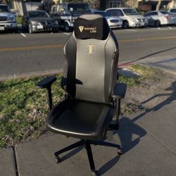 2022 Secretlab Titan Evo Black Leather Carbon Gaming / Office Chair 