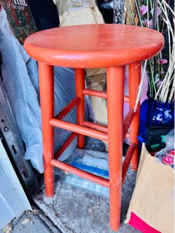 Wooded solid bar stool