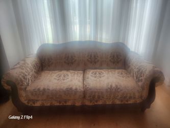 FREE!!! COUCH!!!COME GET IT