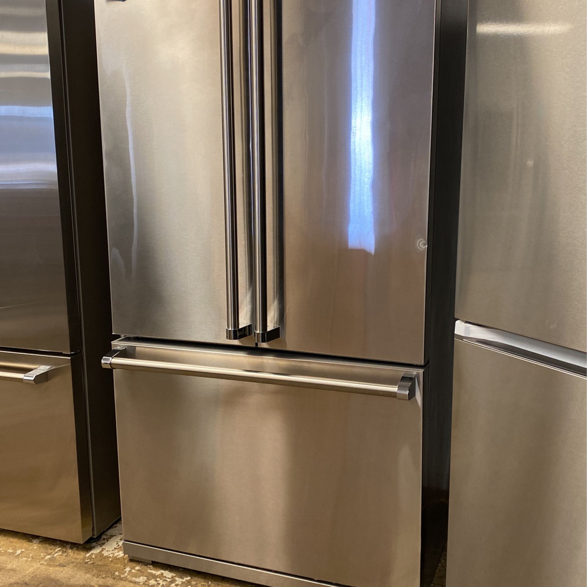 Viking Refrigerator Standard 36”