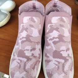 Shoes Size 2 For Girls.  Used A few Times $8 Pick Up Only Bonanza and Lamb 