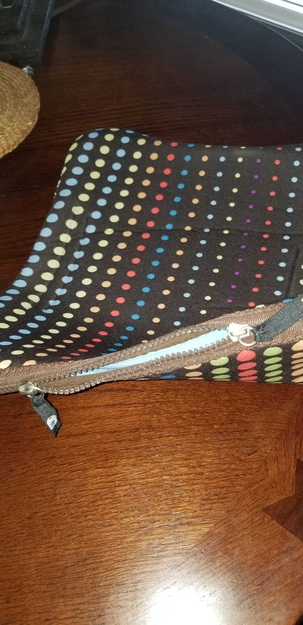 BUILT ZIPPERED LAPTOP POCKET SLEEVE