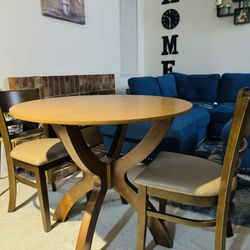 Round dinning table and chairs 