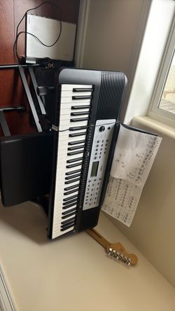 Yamaha YPT270 portable keyboard piano