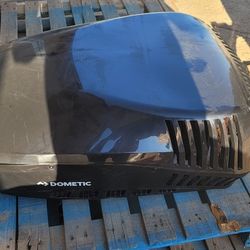 2020 Dometic Brisk II AC w/ Heat Pump H551916A721J-M