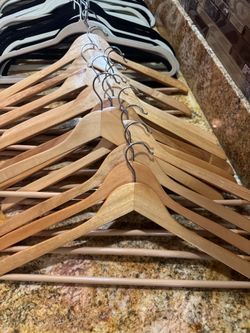 71 Clothes Hangers – Velvet & Wooden Hangers – Bundle