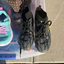 Boys cleats Size 3 $10