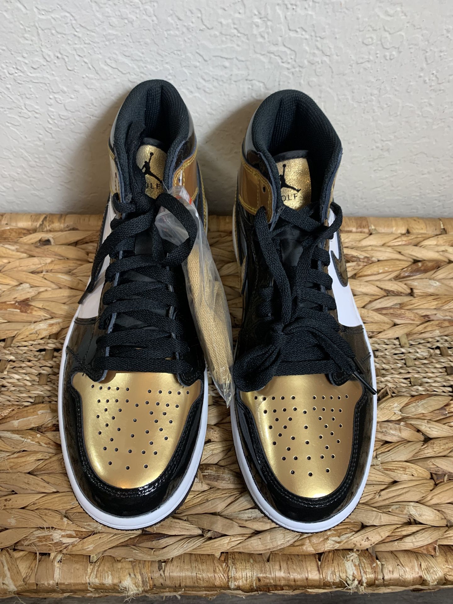 Air Jordan 1 High Golf Shoes Metallic Gold Black White DQ0660-002 Men’s size 8.5