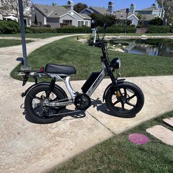 Juiced Hyperscorpion Moped Style E-Bike, Original Owner, Adult Ridden