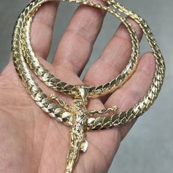  heavy and solid‼️‼️  14k premium gold plated Cuban necklace bracelet and Jesus pendant ✨✨✨