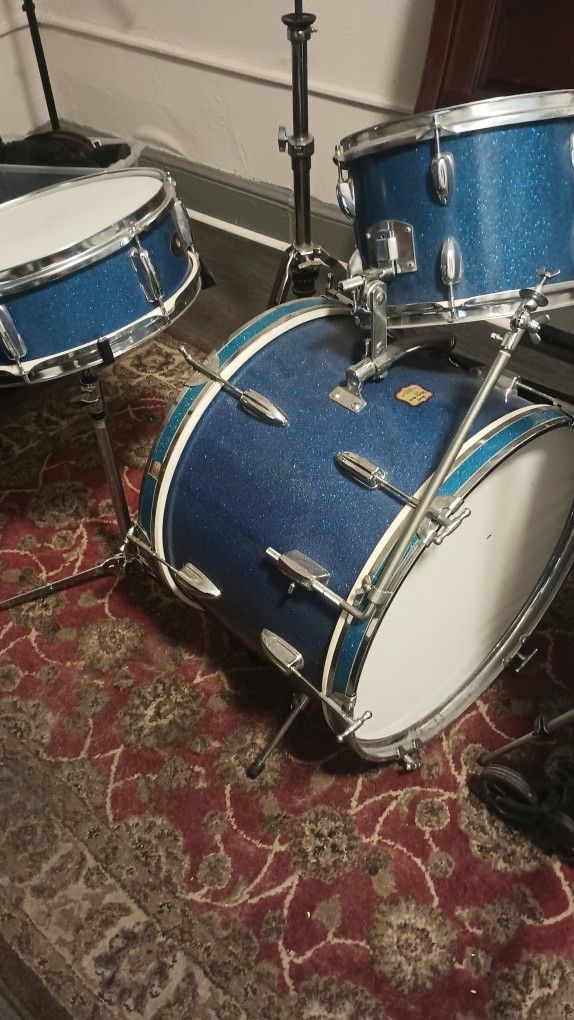 Drums ,