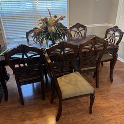 Amazing Dining Room Table Set $425