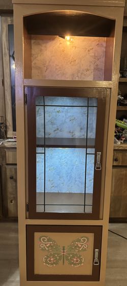 Hutch / Curio Cabinet