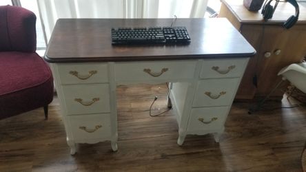 Children's Vanity Desk