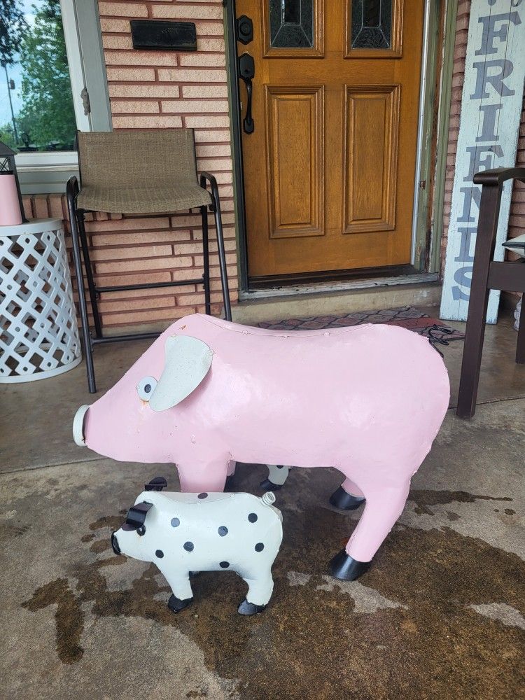 Metal 3 Pigs Yard Decor