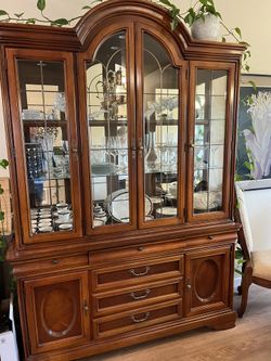 Lexington Furniture Solid Wood Hutch - Great condition!