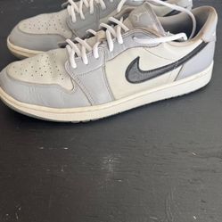 Jordan 1 Low Grey Wolf 
