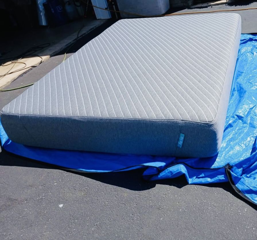 Sienna King Size Mattress In Excellent Condition