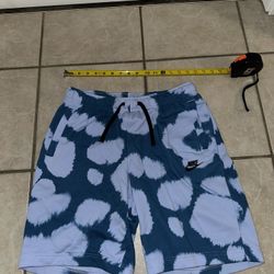 Nike Shorts for Men size Medium 