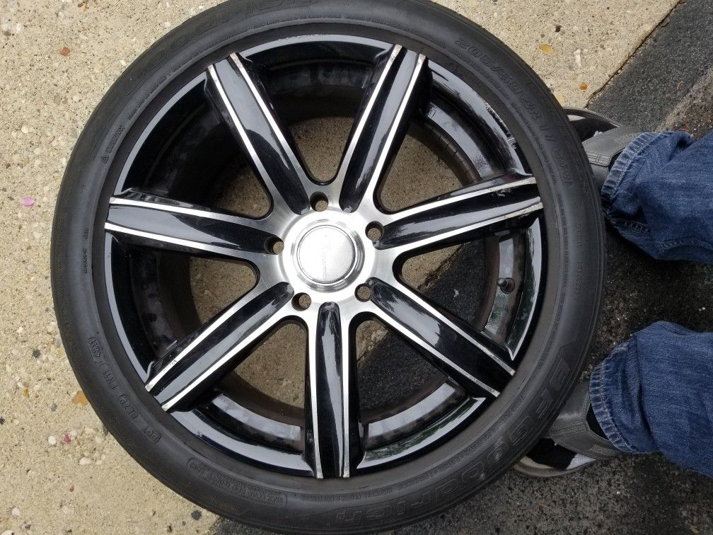 Set of 5 black and chrome rims 17' inch