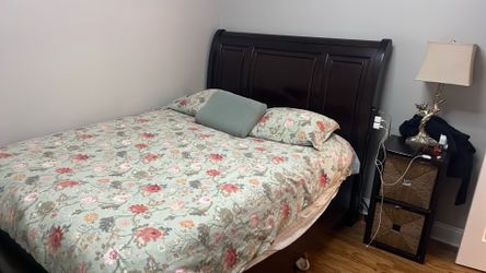 Queen Size Bed With 2 Drawers Storage 
