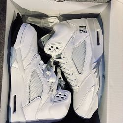 Jordan 5 metallic 9.5 pre-owned authentic 2026