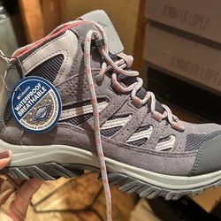 Brand New Columbia Hiking Shoes