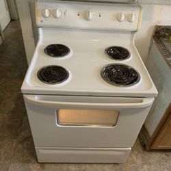 GE ELECTRIC STOVE AND MICROWAVE FOR SALE NOW