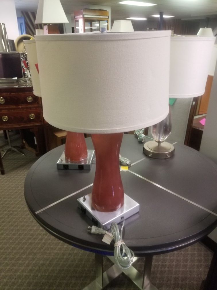 Hotel style table lamp