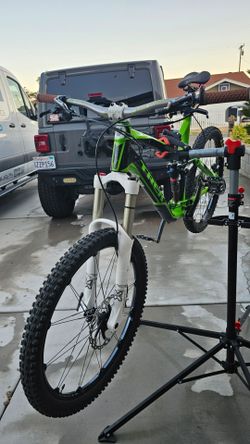 Trek Slash 9 — Custom Upgraded Build, Large (19.5")