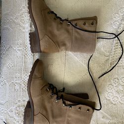 Uggs Boots Womens size 8