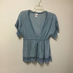 Women’s H&M Conscious collection Short sleeve lace trim tie waist top… Size-2