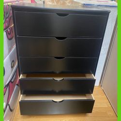 Dresser / Five drawers dresser