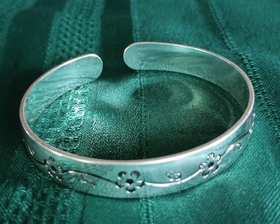 Sterling Silver Flower Open End Bangle 