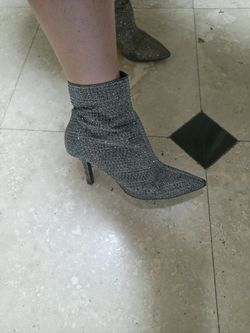 Woman Boots 7.5  Michael Kors