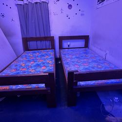 Two Twin Size Bed 