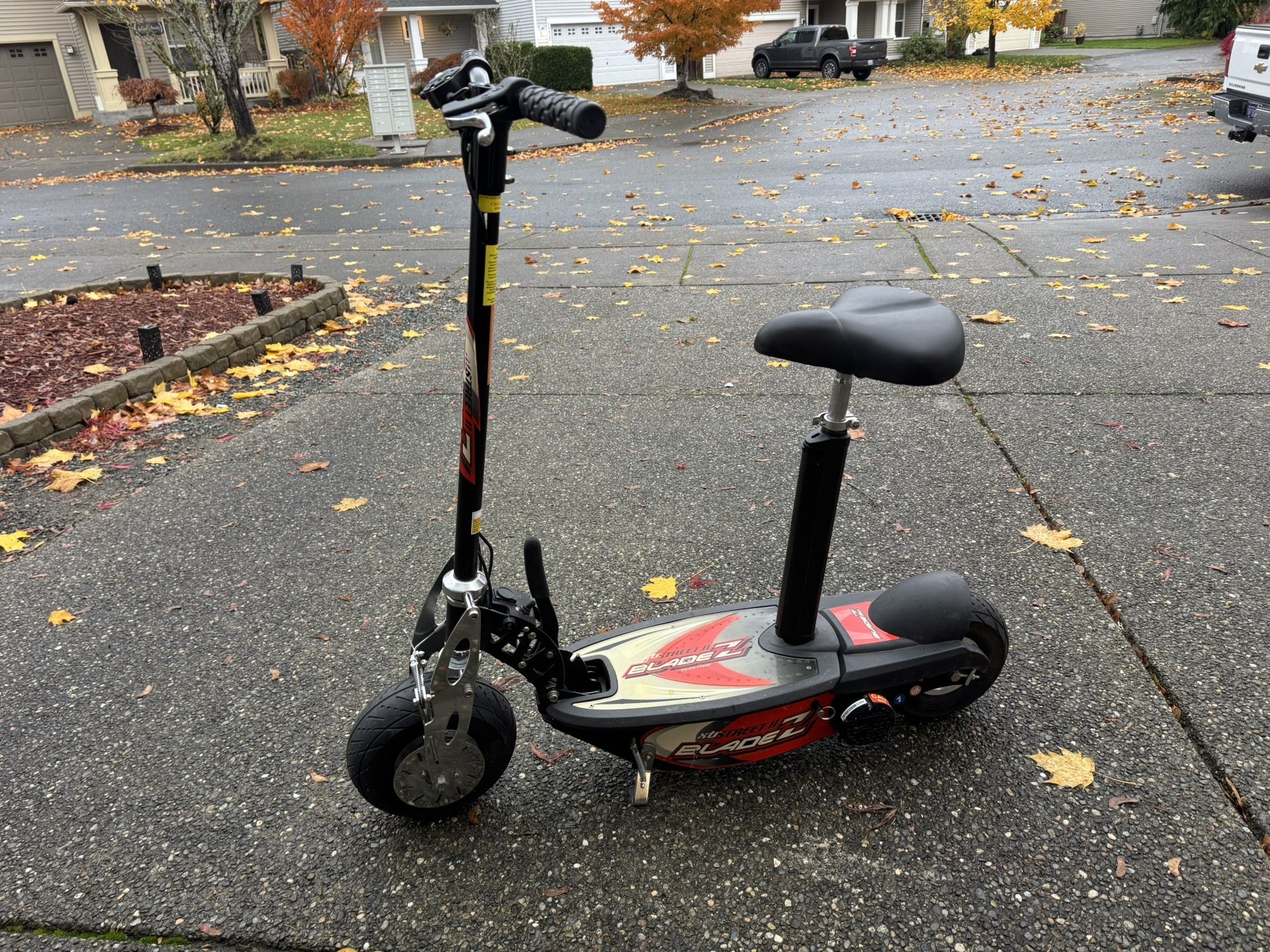 BladeZ XYR Street II Electric Scooter! READ